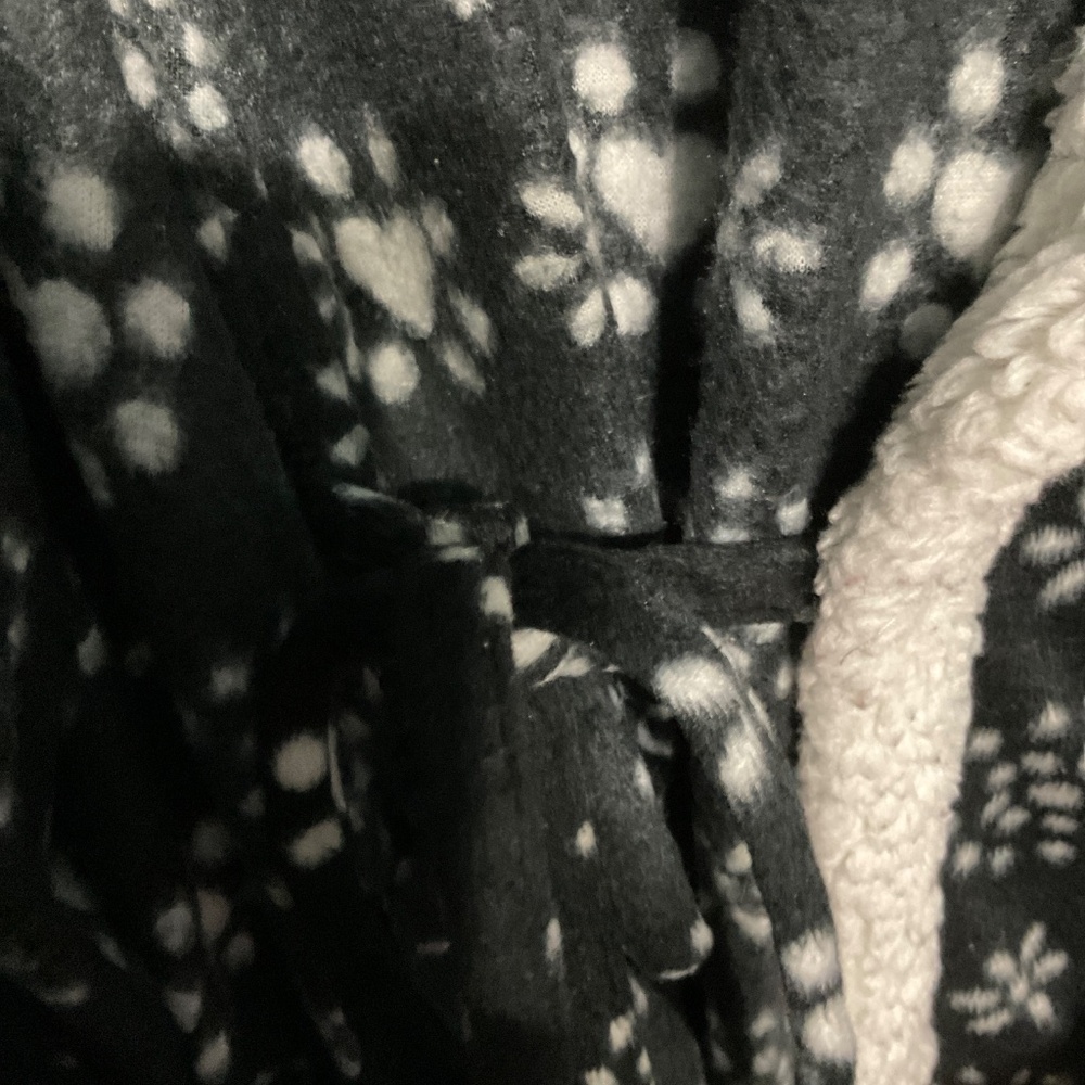 Hooded long sleeve robe with pockets XL.  W32 - Picture 4 of 5